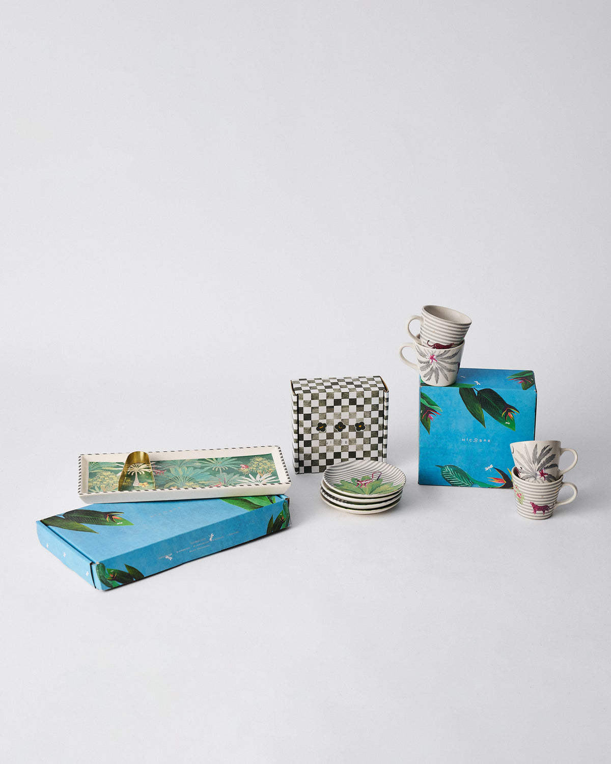 Ceylon Trail Set beside its blue gift boxes, cups and saucers.