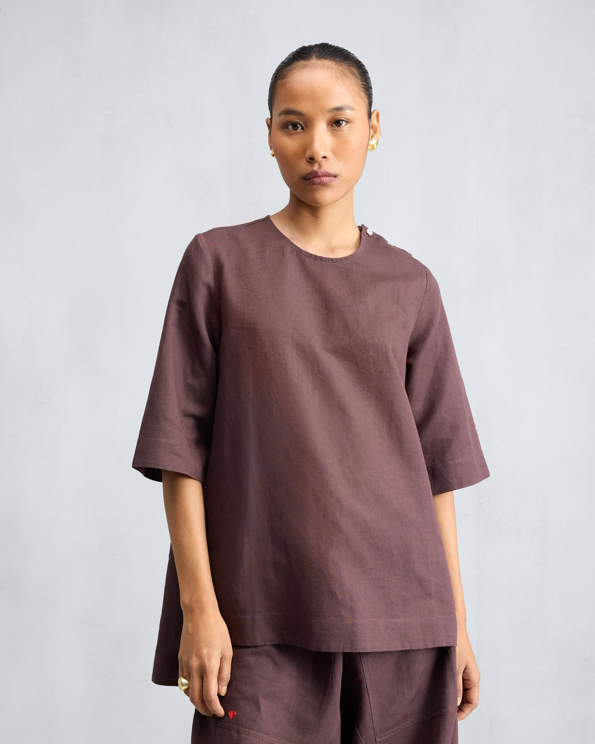 Chocolate plum high slit top with shoulder buttons and matching pants.