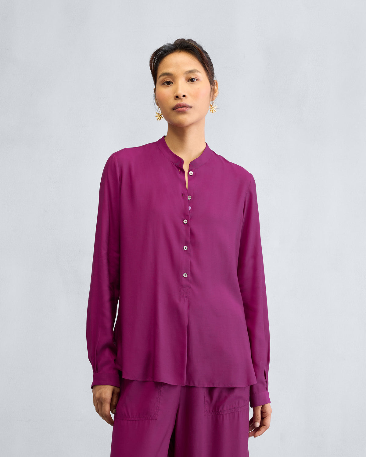 Person wearing a mulberry mandarin collar top with patch-pocket pants.