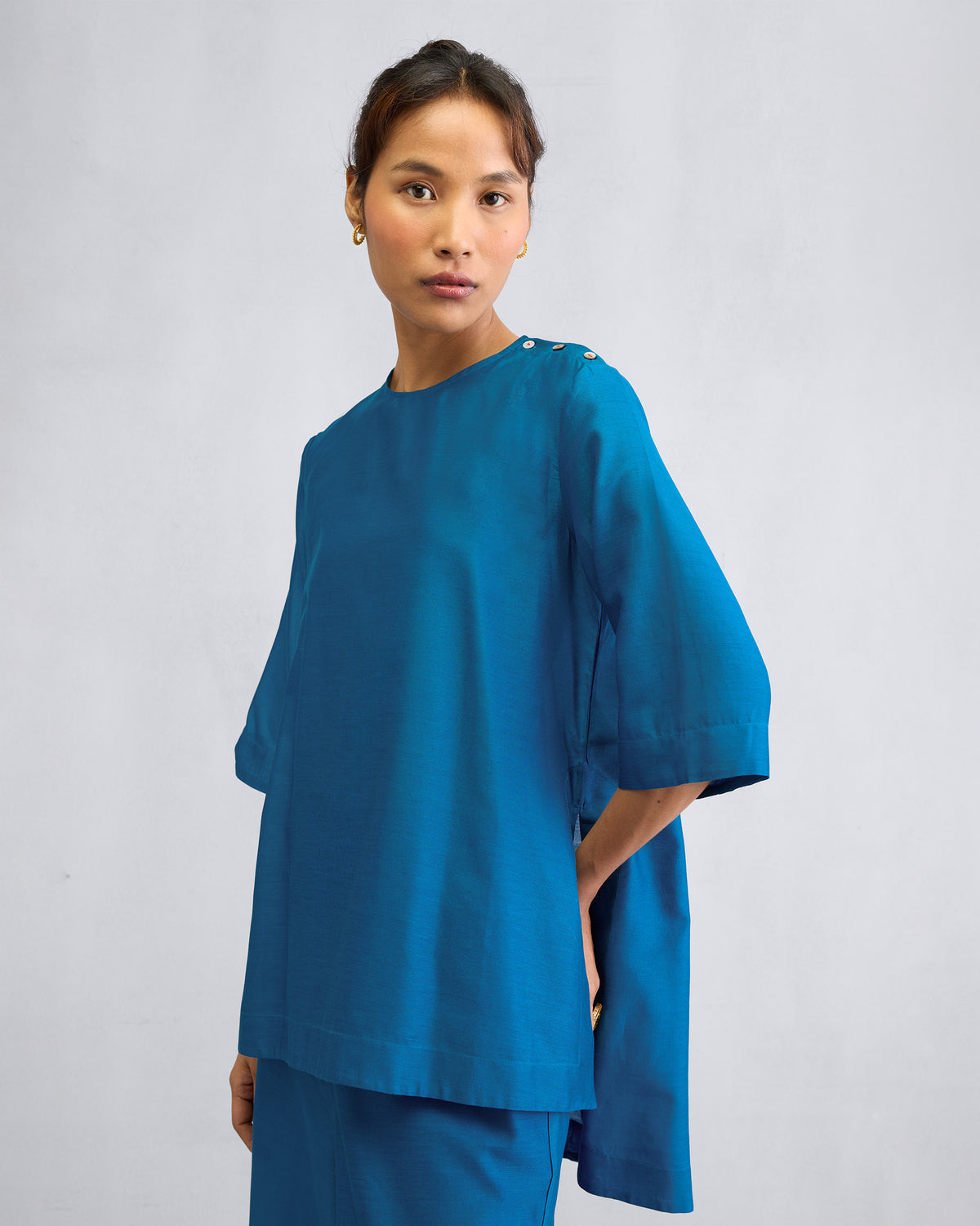 Person wearing the High Slit Top Set with a high slit at the side hem.