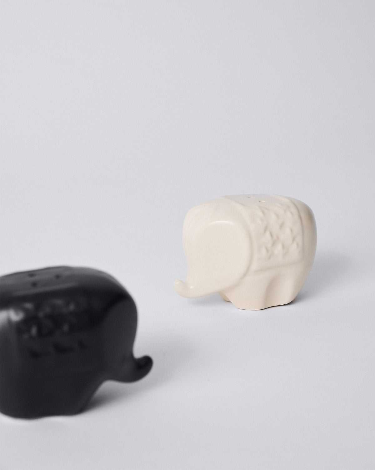 Cream Hathi pepper shaker shaped like an elephant with an embossed saddle.