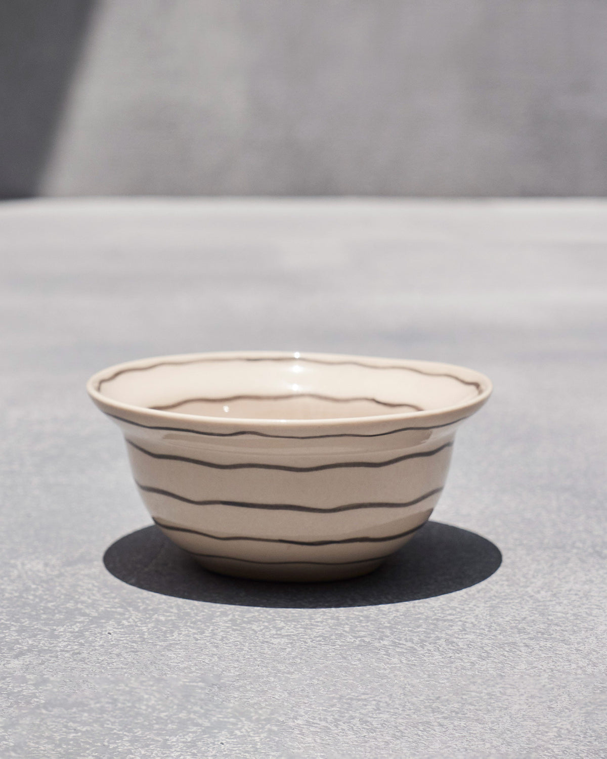 Ceylon katori in ecru stoneware with hand-painted charcoal stripes.