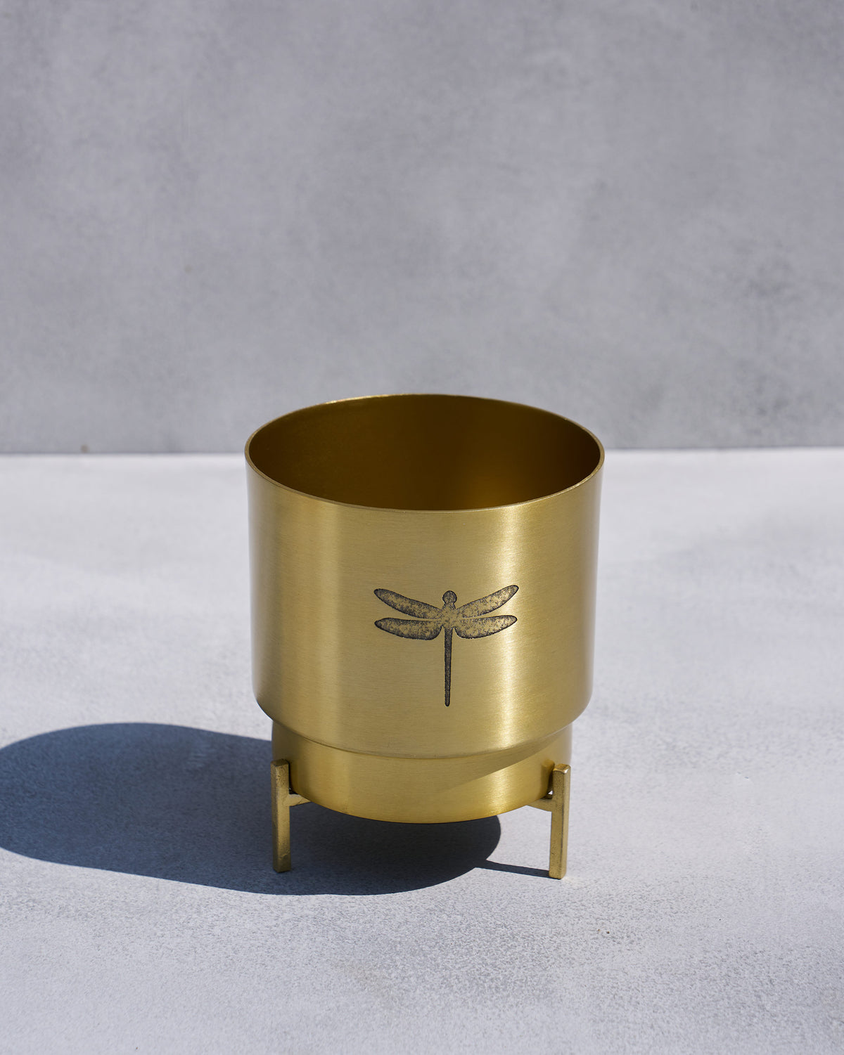 Gold Dune planter with short legs and a dark dragonfly motif.