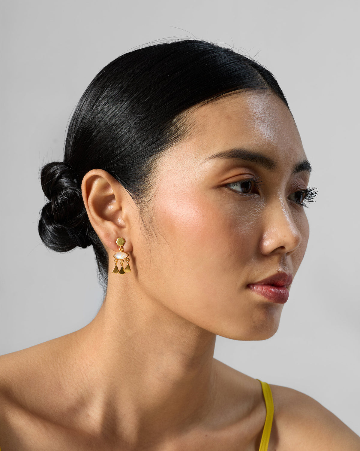 Side profile of a gold Jhalak moonstone drop earring.