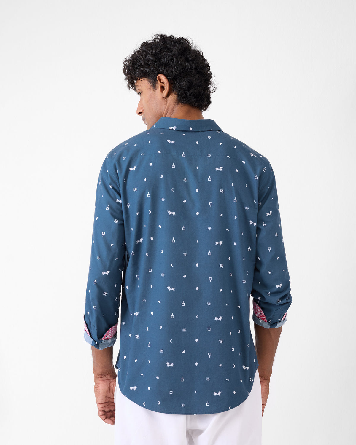 Back of a navy Hakuna shirt with an animal Indus print.