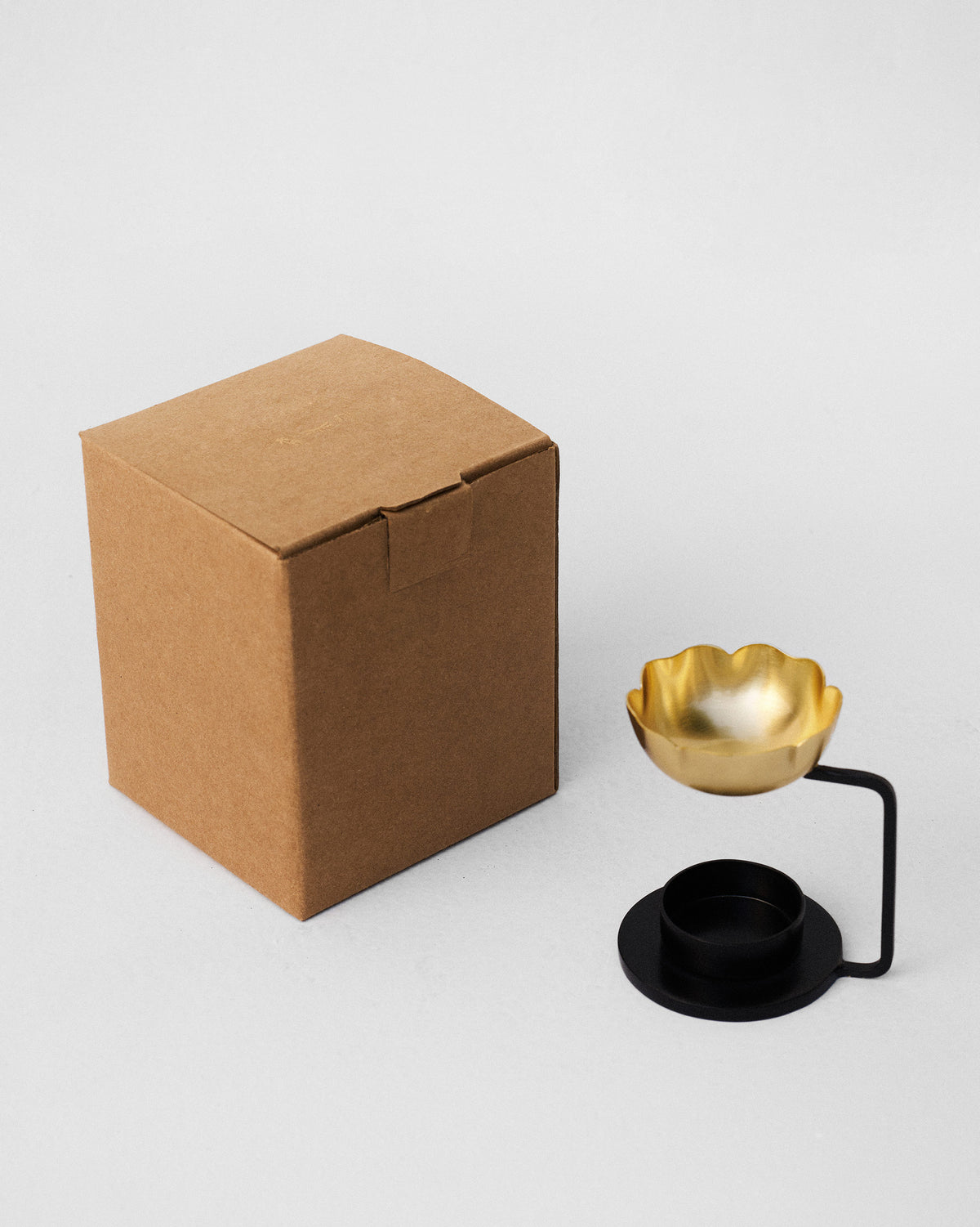 Bloom diffuser shown beside its kraft box.