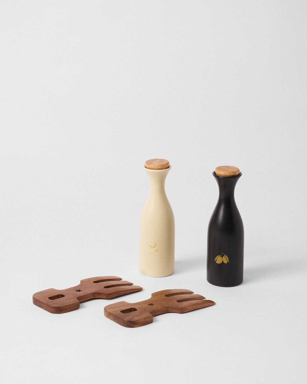 Chand Ambi Oil Pourer & Servers Set with two wooden servers laid flat.