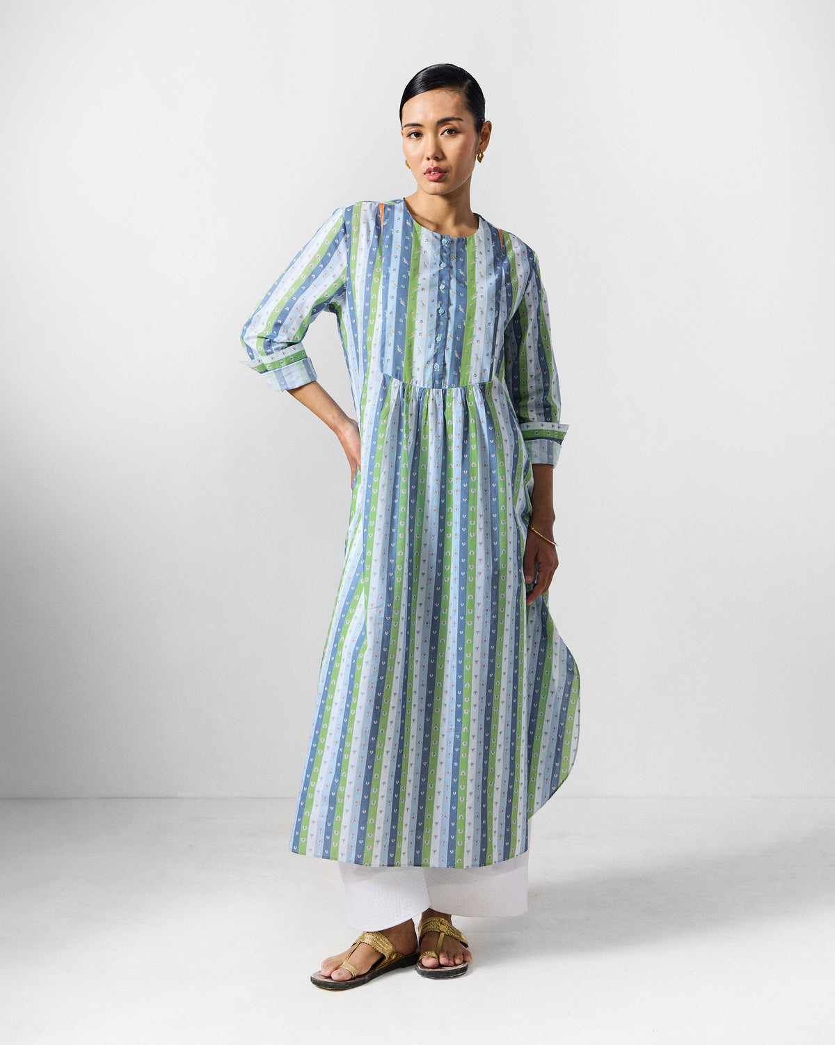 Person wearing a striped Imke Kurta with three-quarter sleeves.