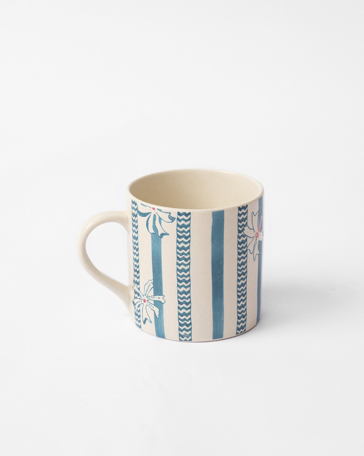 Side view of the River Tiger straight mug with its handle on the left.