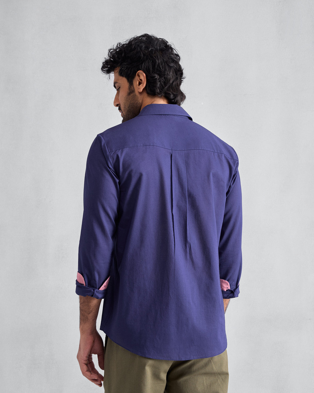 Back of an ink blue Classic shirt with a box pleat.