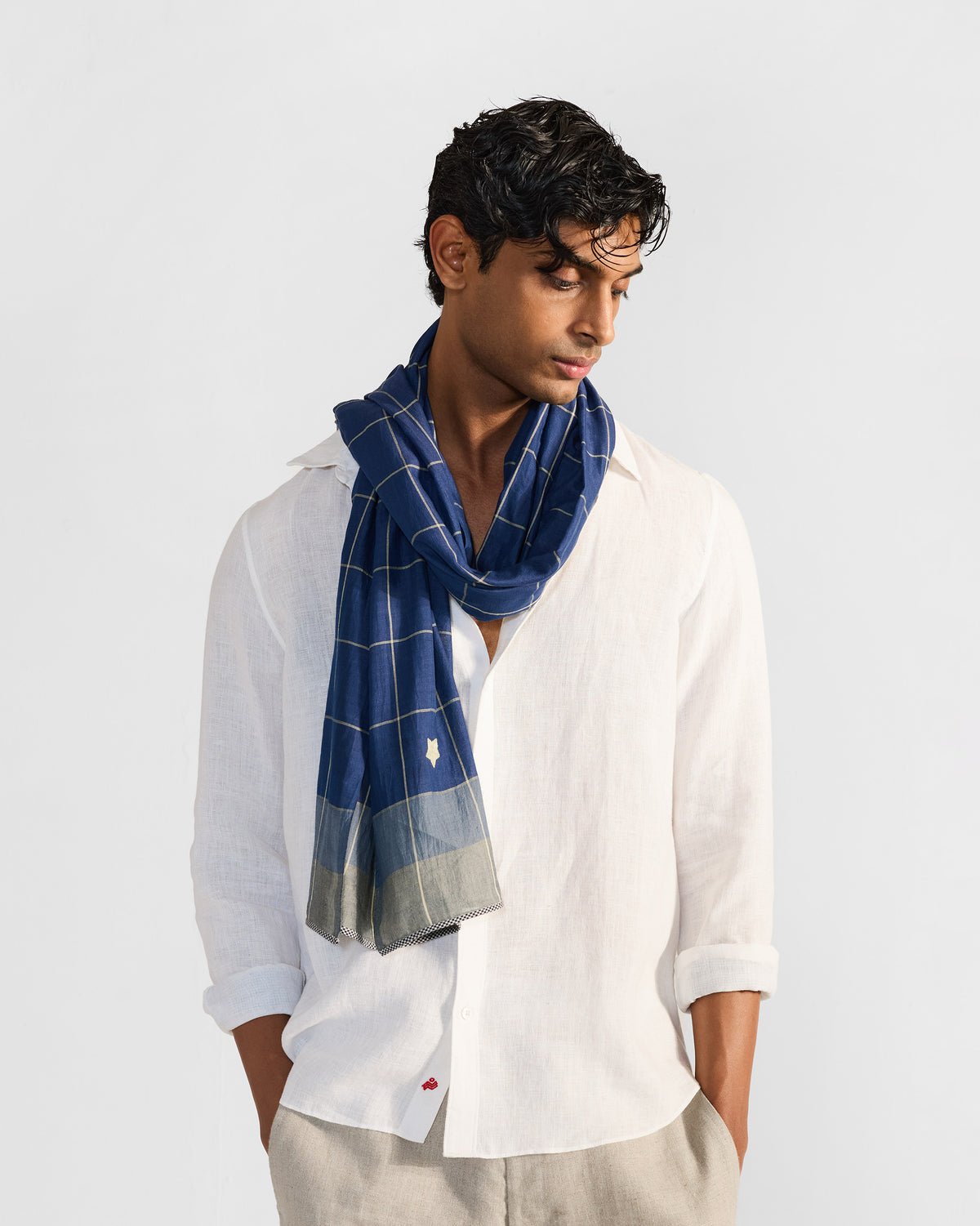 Person wearing a dark blue Windowpane Checks scarf with a grey end.
