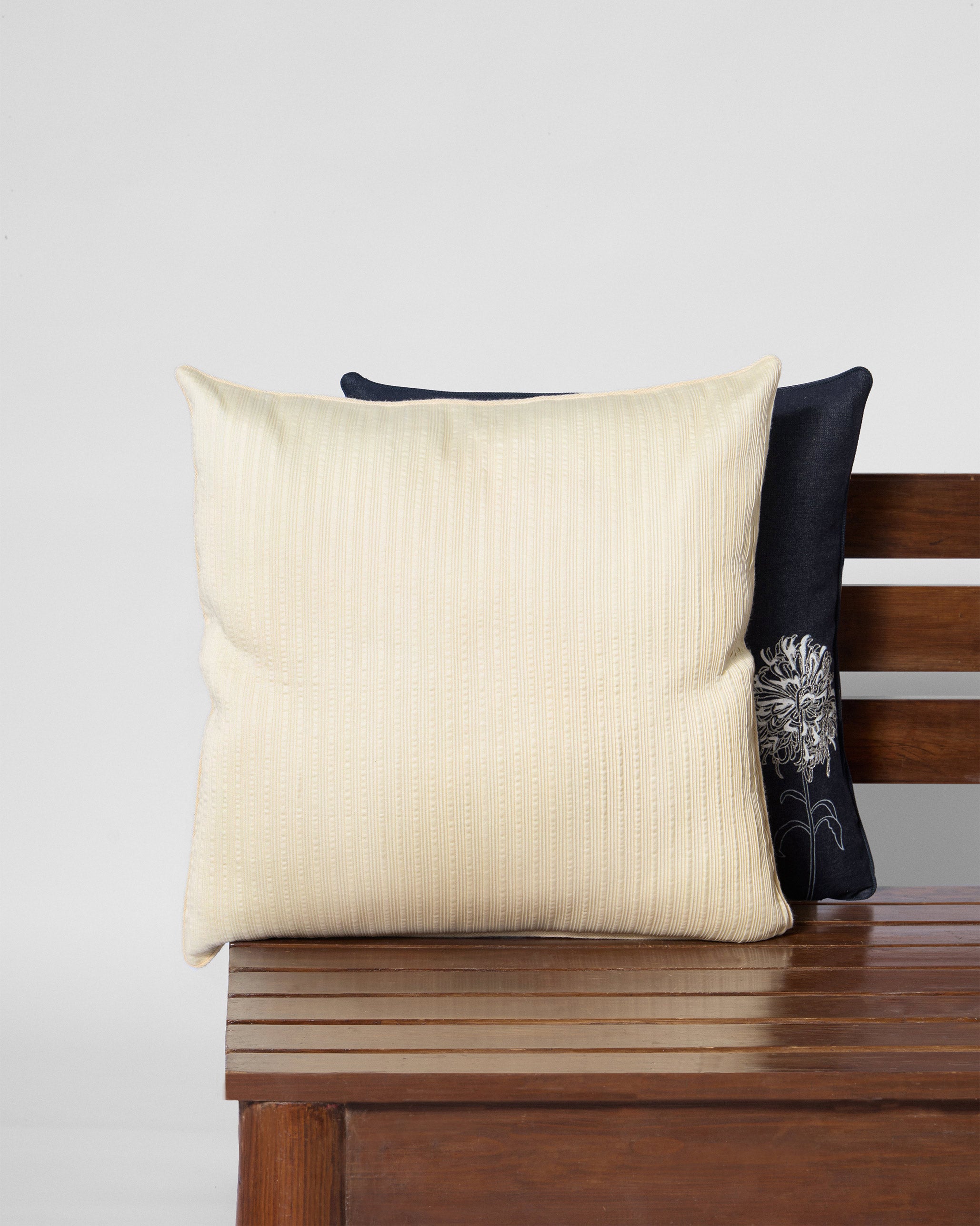 Shola Variegated Cushion