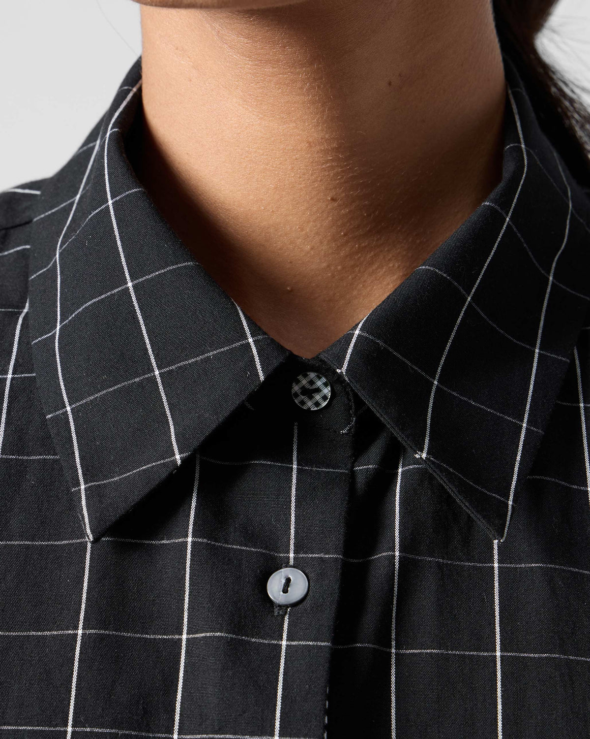 Close-up of the collar on a black and white check Spiti shirt dress.