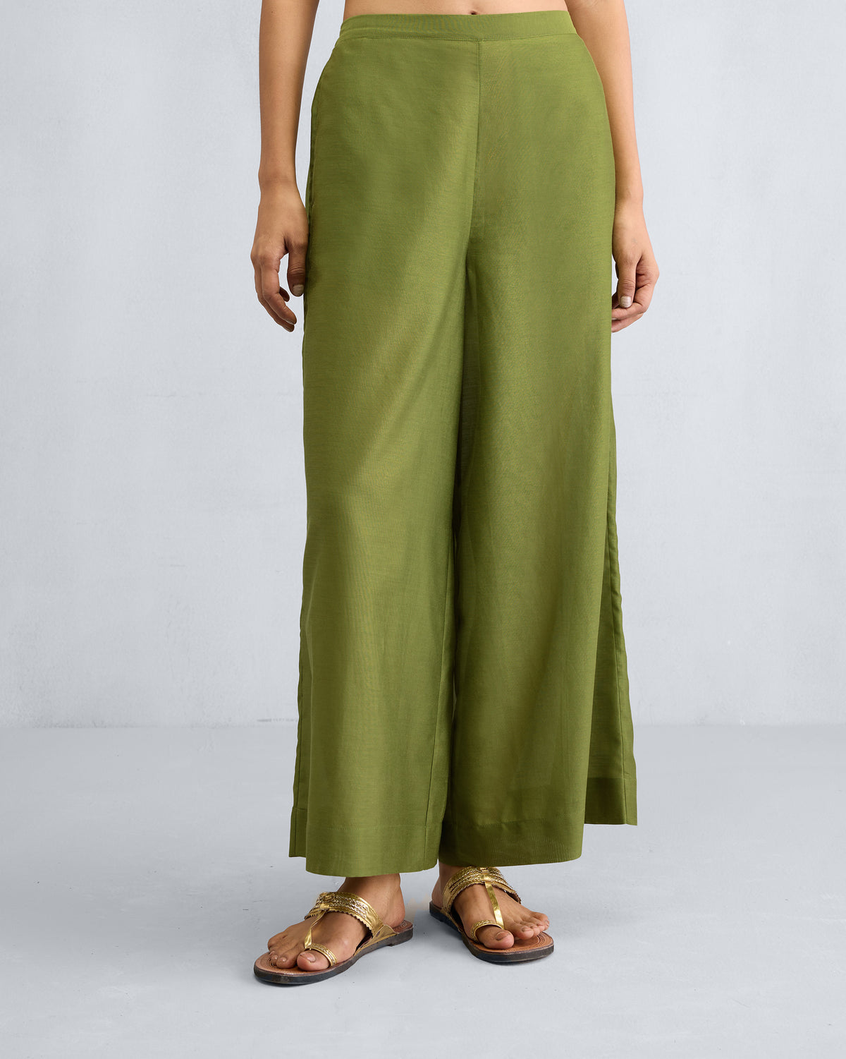 Person wearing olive Basic Pyjamas with wide legs.