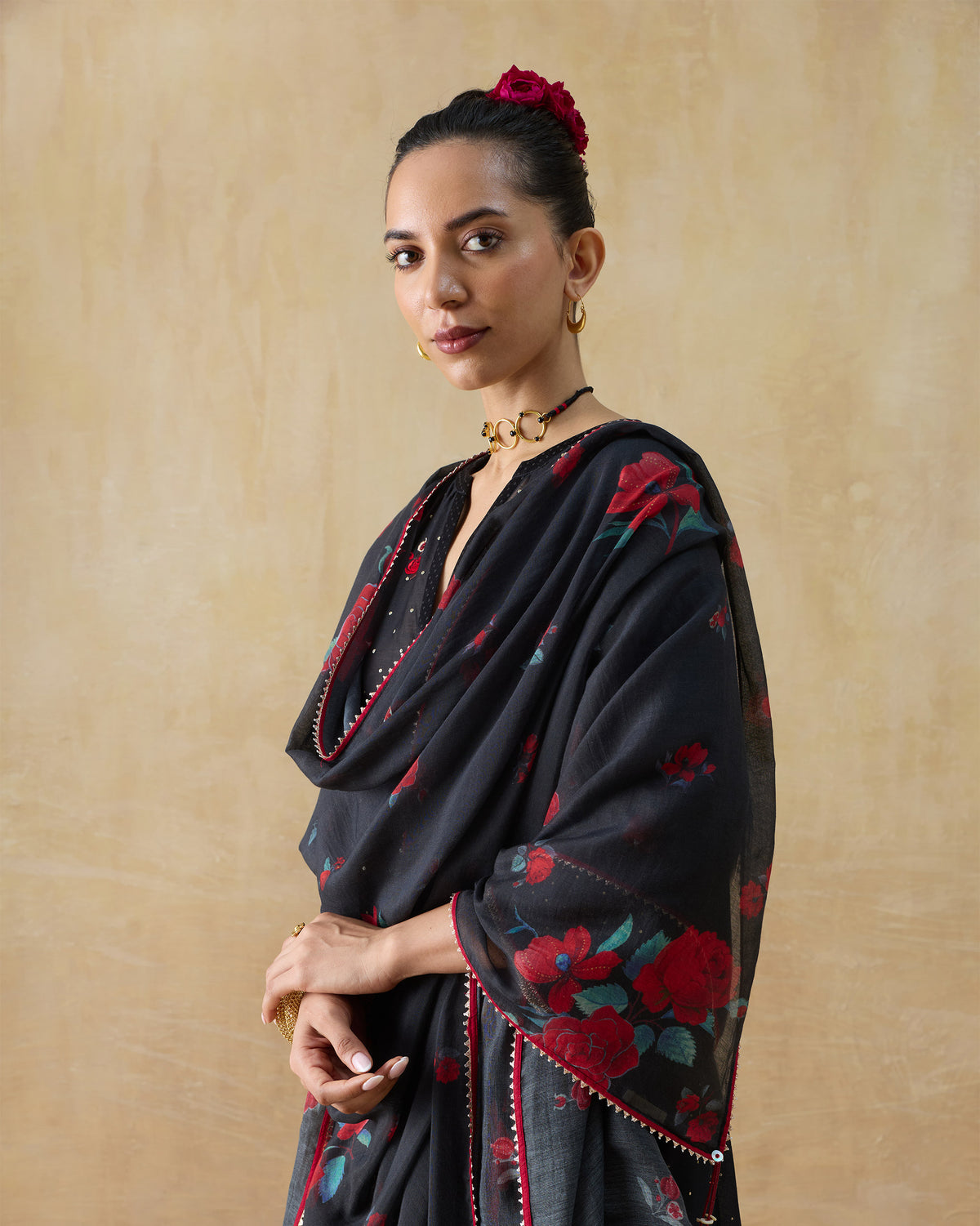 Side view of a Fizz dupatta with red rose print draped over the shoulder.