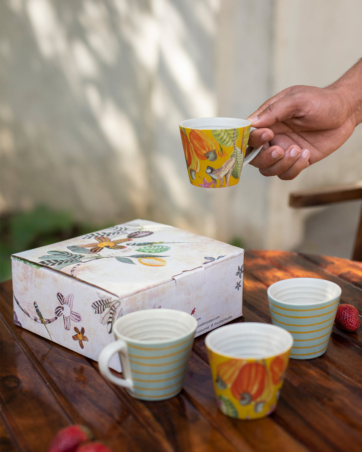 Set of four Mahi espresso mugs with a matching illustrated gift box.