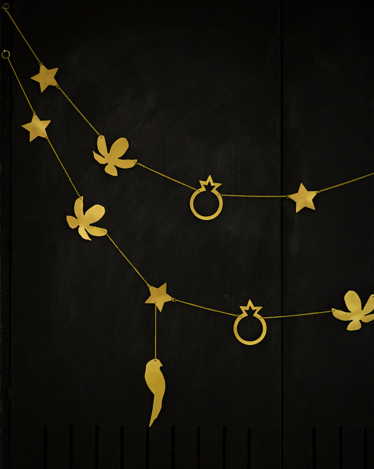 Kachnaar Toran with gold stars, flowers, rings and a bird pendant.