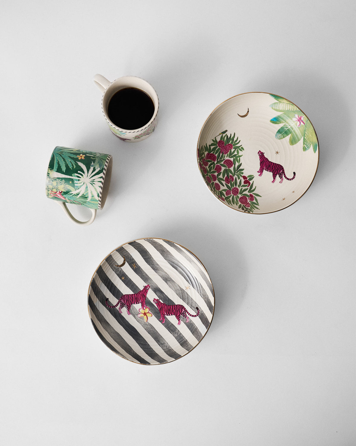 The striped shallow bowl with its leopard.