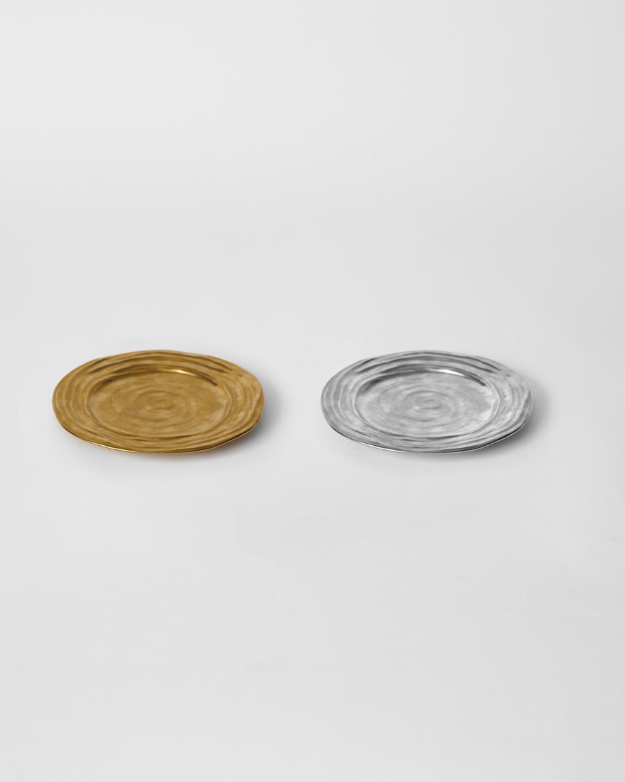 The two plates from the side.