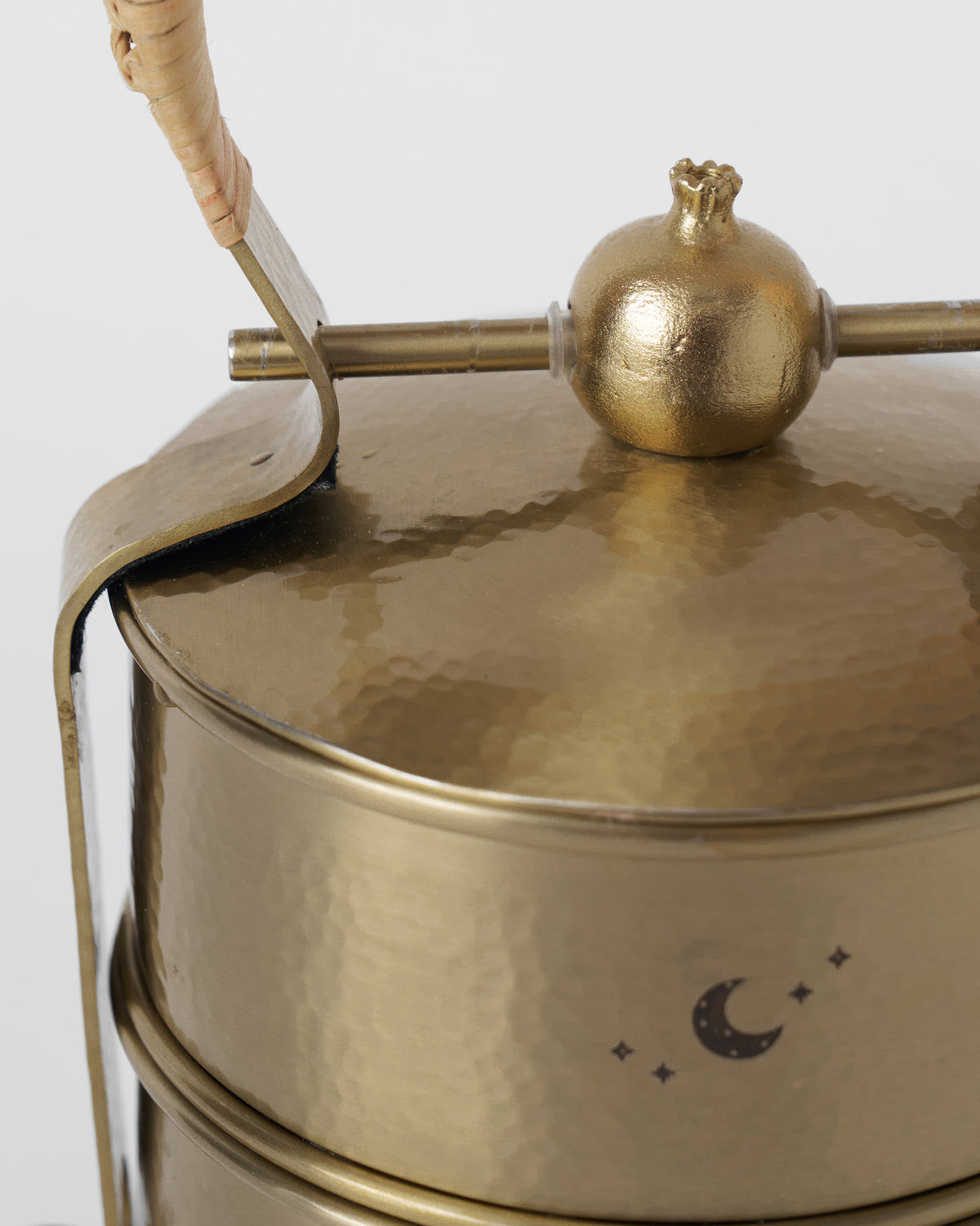The crescent moon motif.