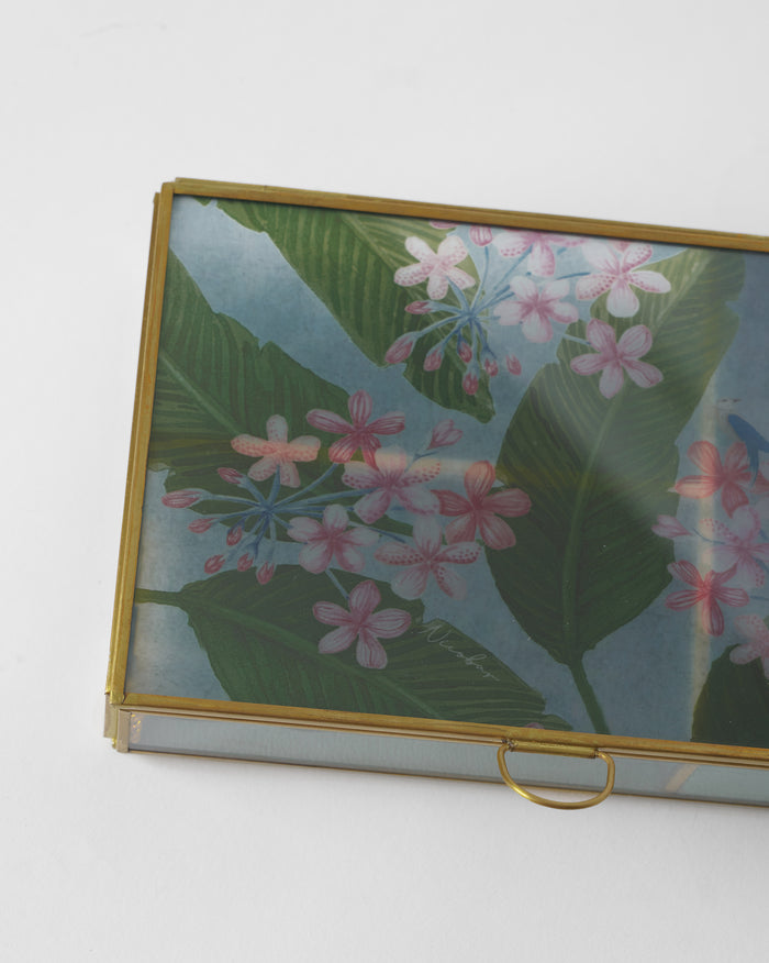 The painted lid seen close