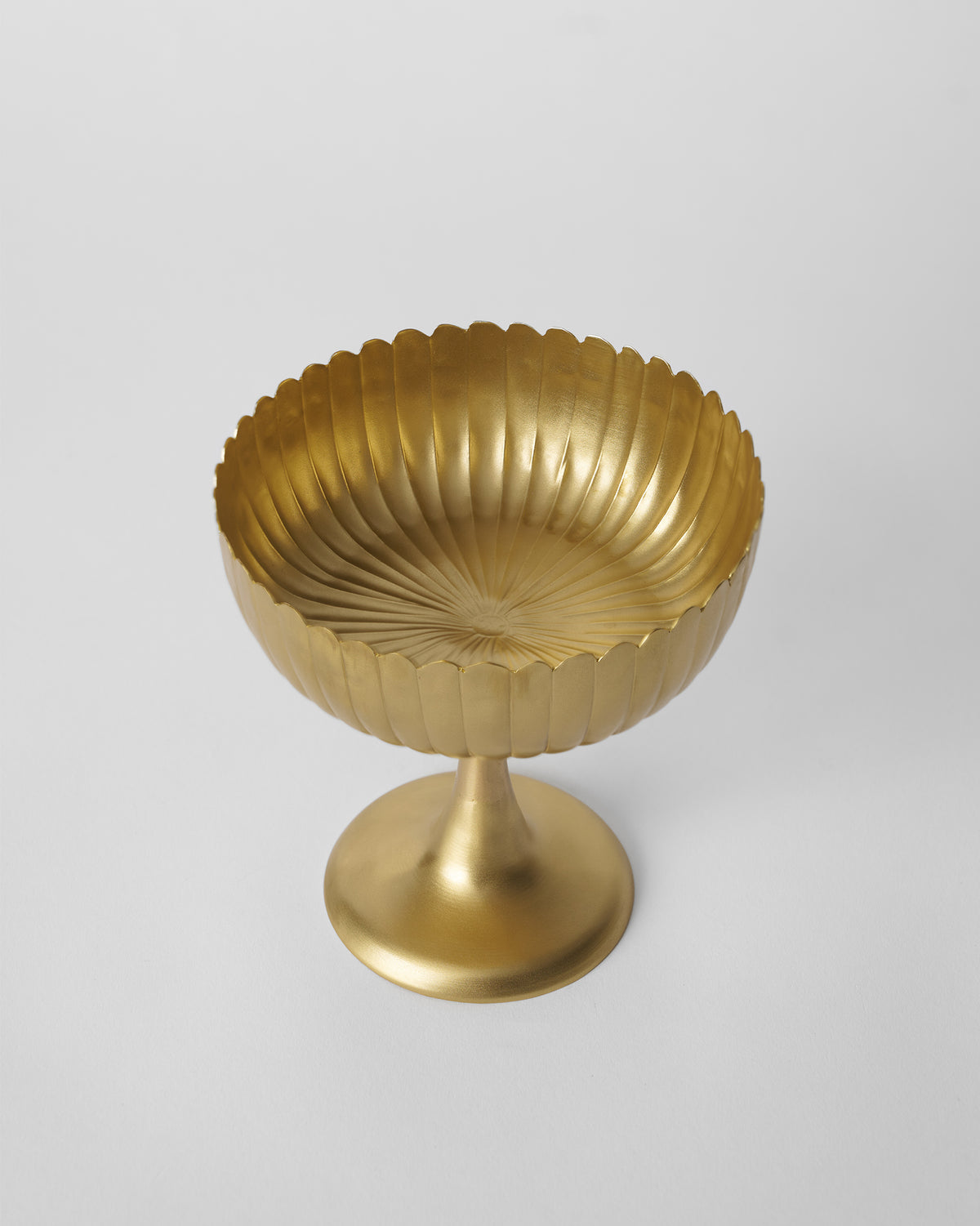 Gold Dhaara serving bowl showing scalloped flutes and a pedestal base.