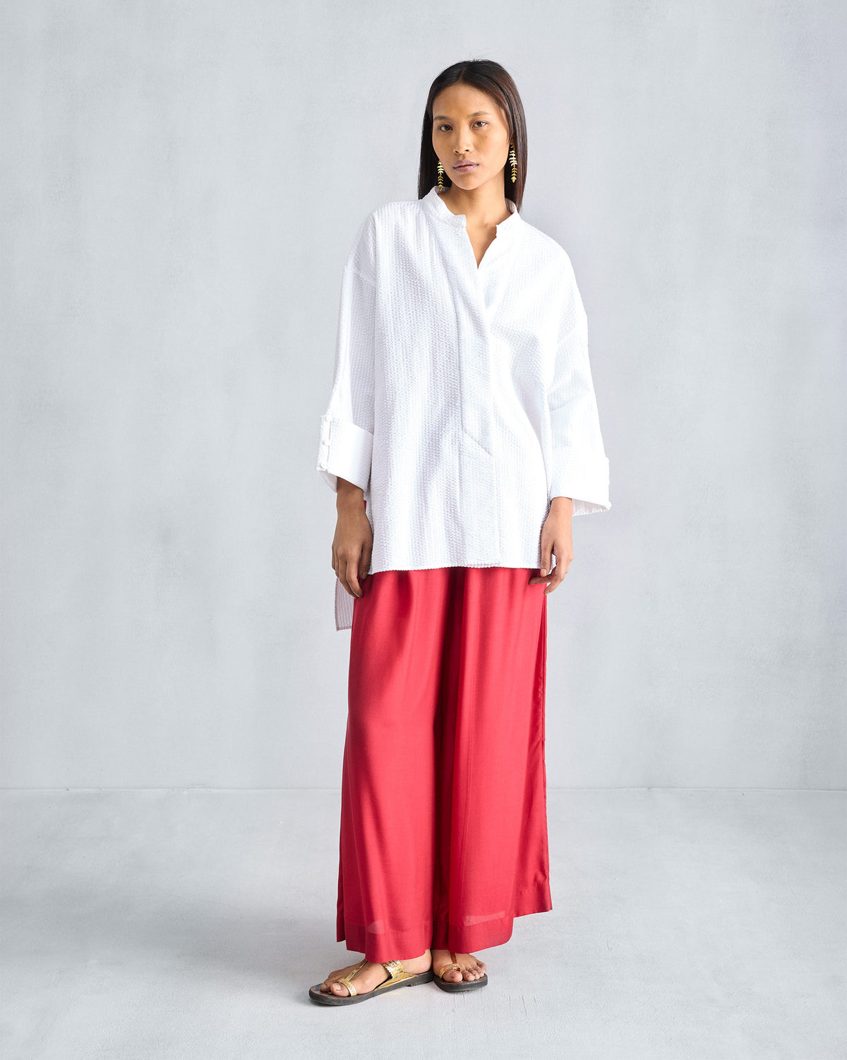 Person wearing a white Cirrus seersucker shirt with an oversized fit.