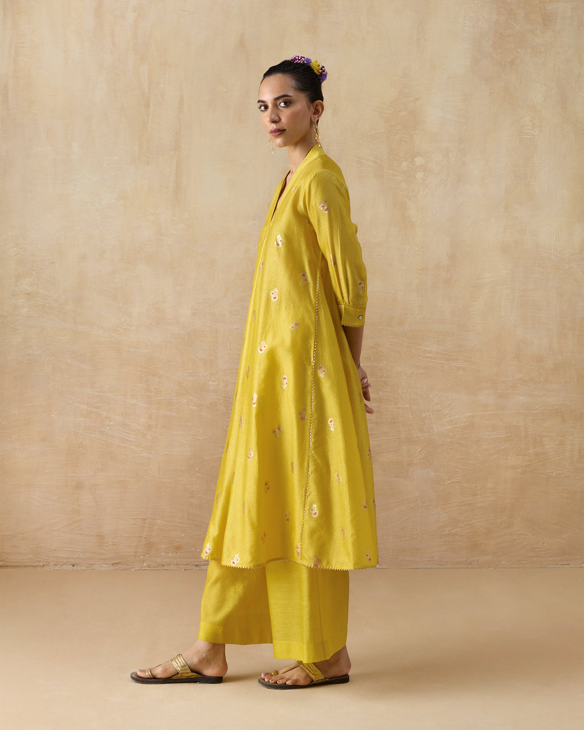 Side view of a chartreuse Viva Kurta Set showing the A-line length.