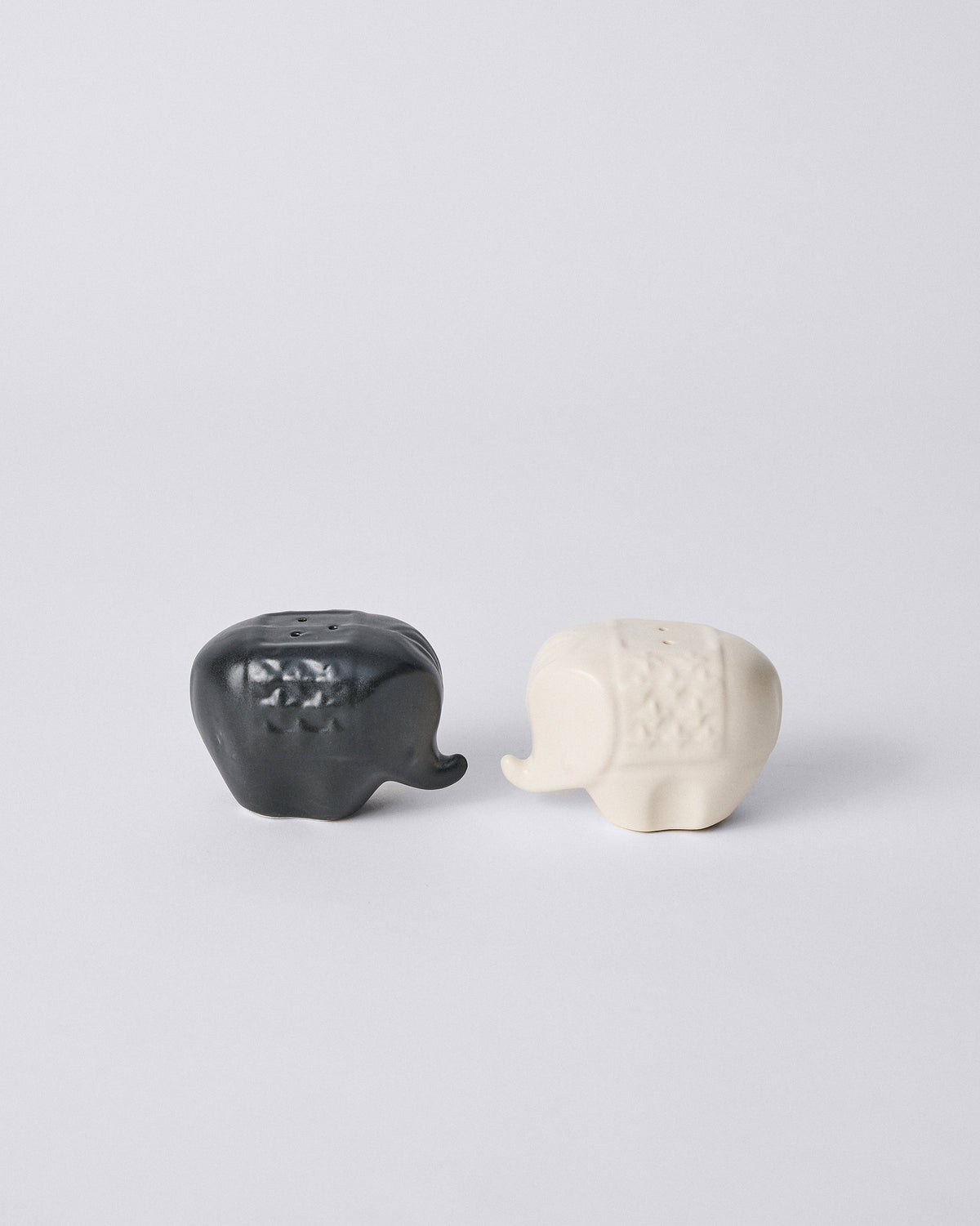 The black and cream Hathi elephant shakers.