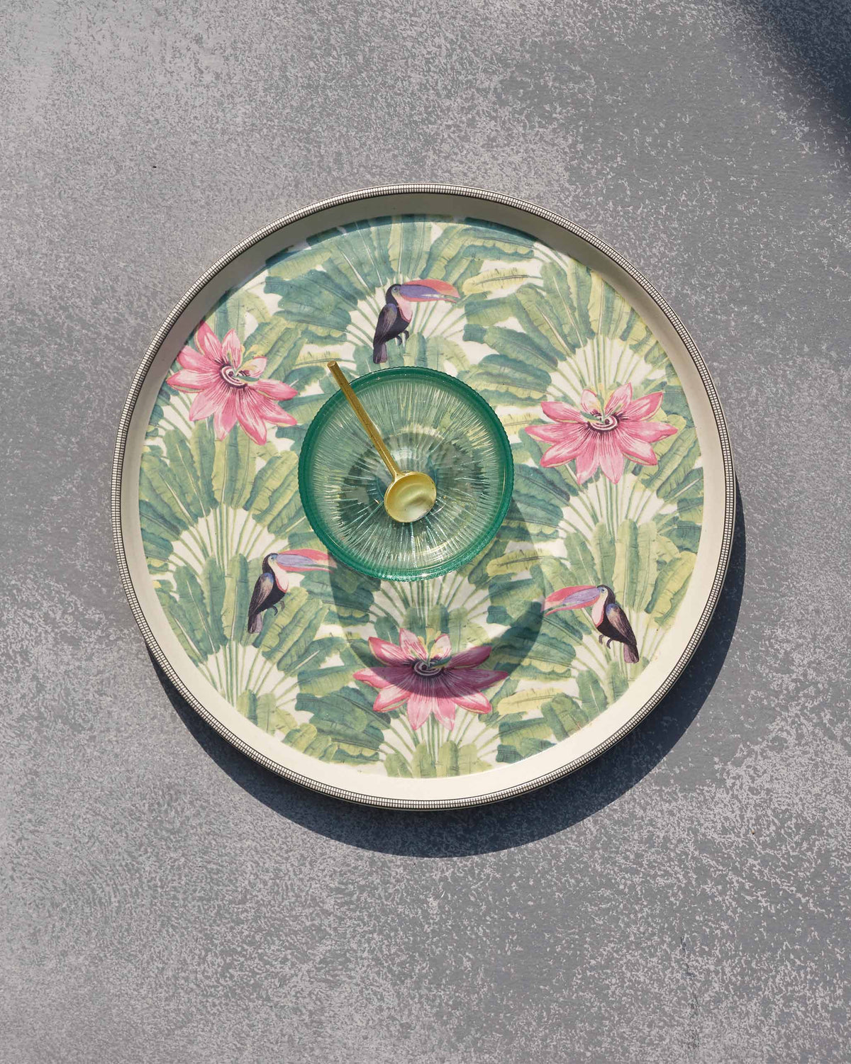 Madagascar Chip & Dip Platter with a glass dip bowl resting in its centre.