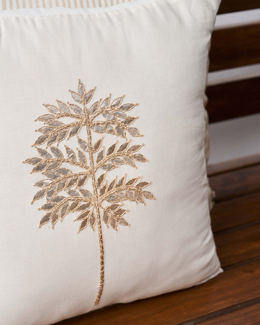 The gold palm close up.