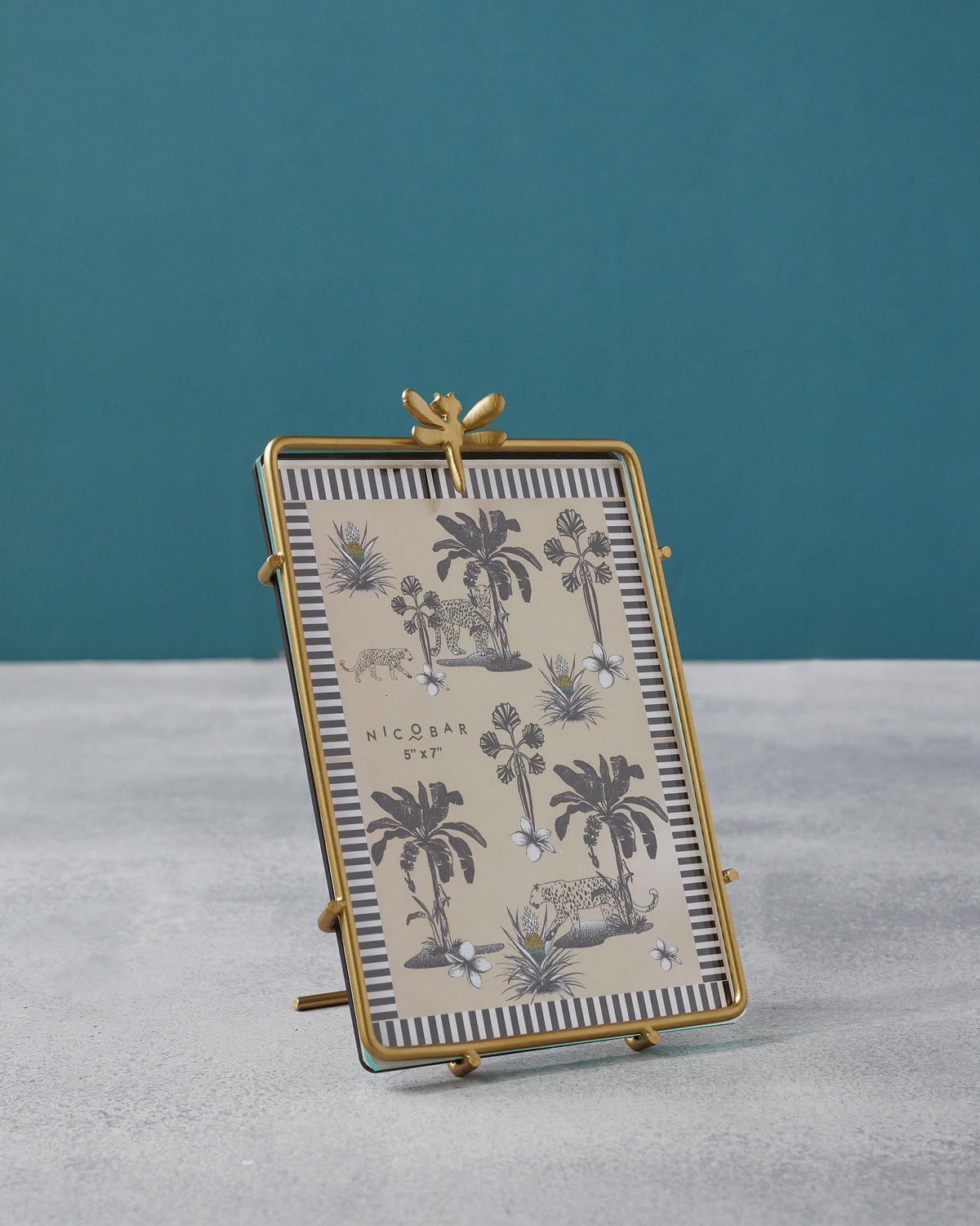 The slim gold frame.