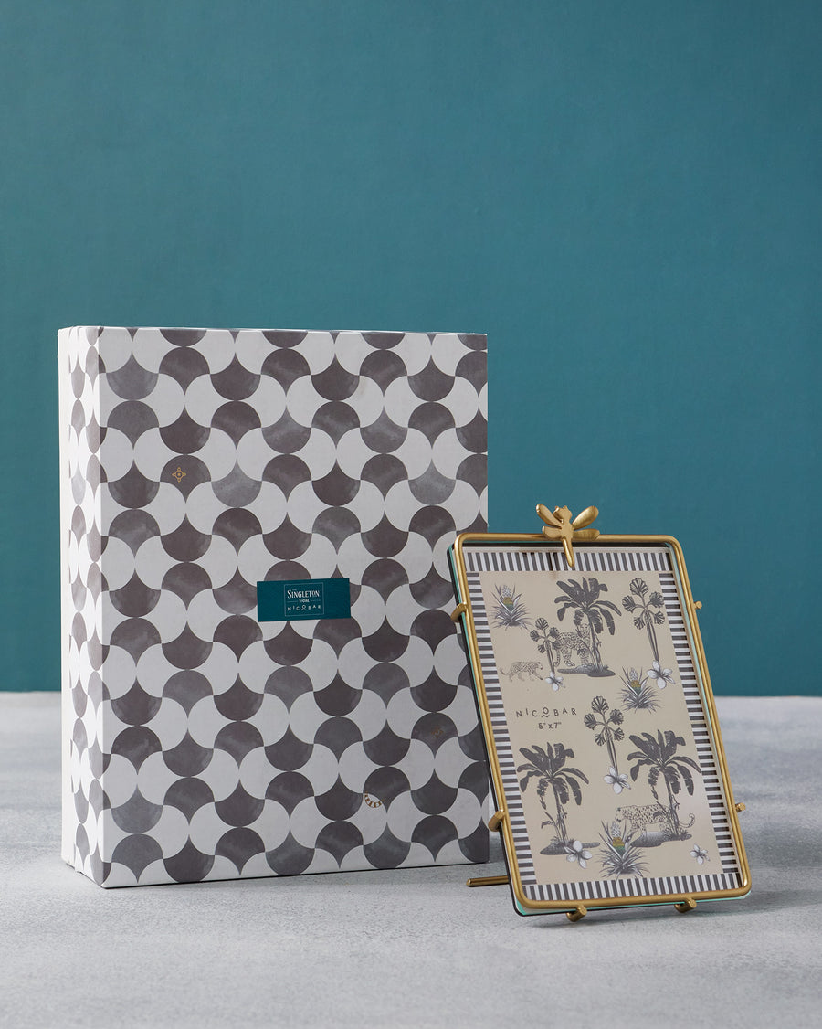 The Nizara Photo Frame beside its gift box.