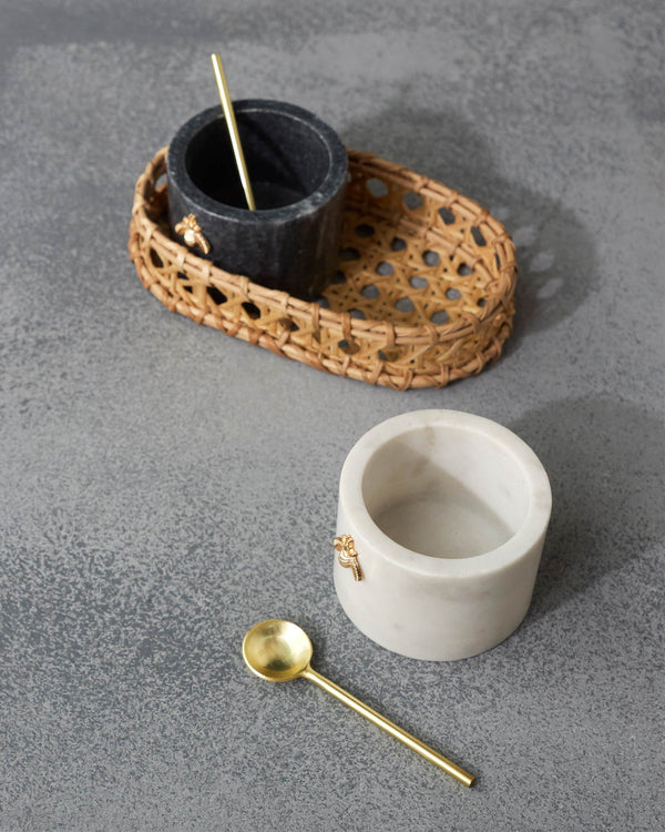 The tray, the pots and a spoon from above