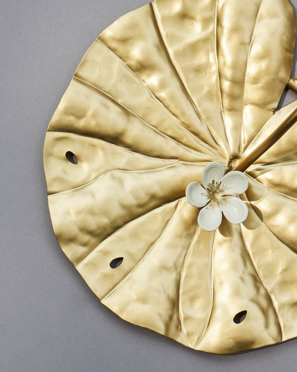 Close view of the hammered leaf and the white flower