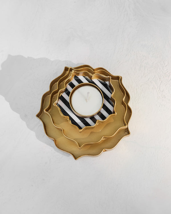 The votive from above, a striped centre around the tea light