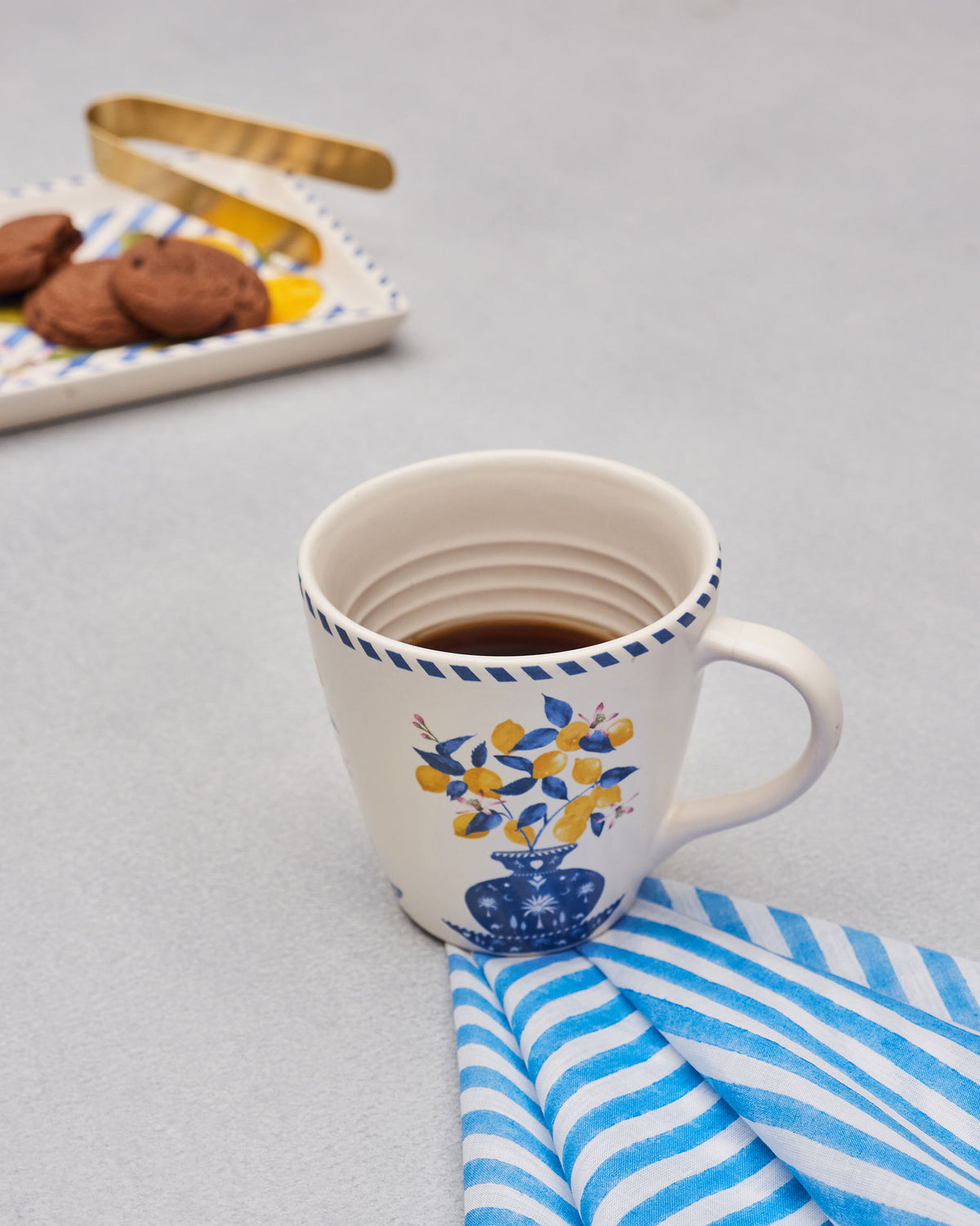 The Asfar mug with tea.