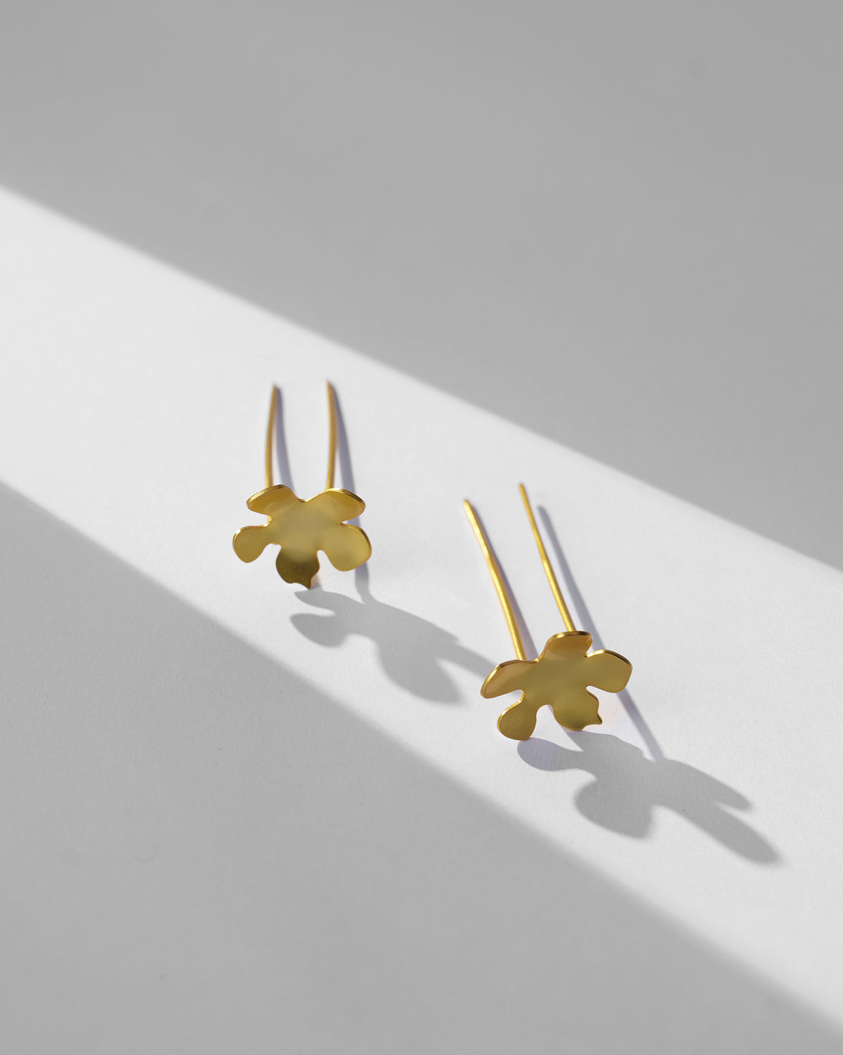 Pair of gold Small Poppy flower hairpins with long prongs.