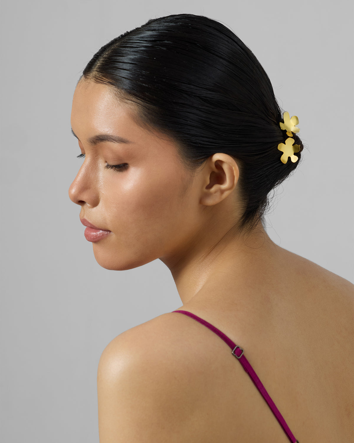 Person wearing gold Small Poppy hairpins in a bun.