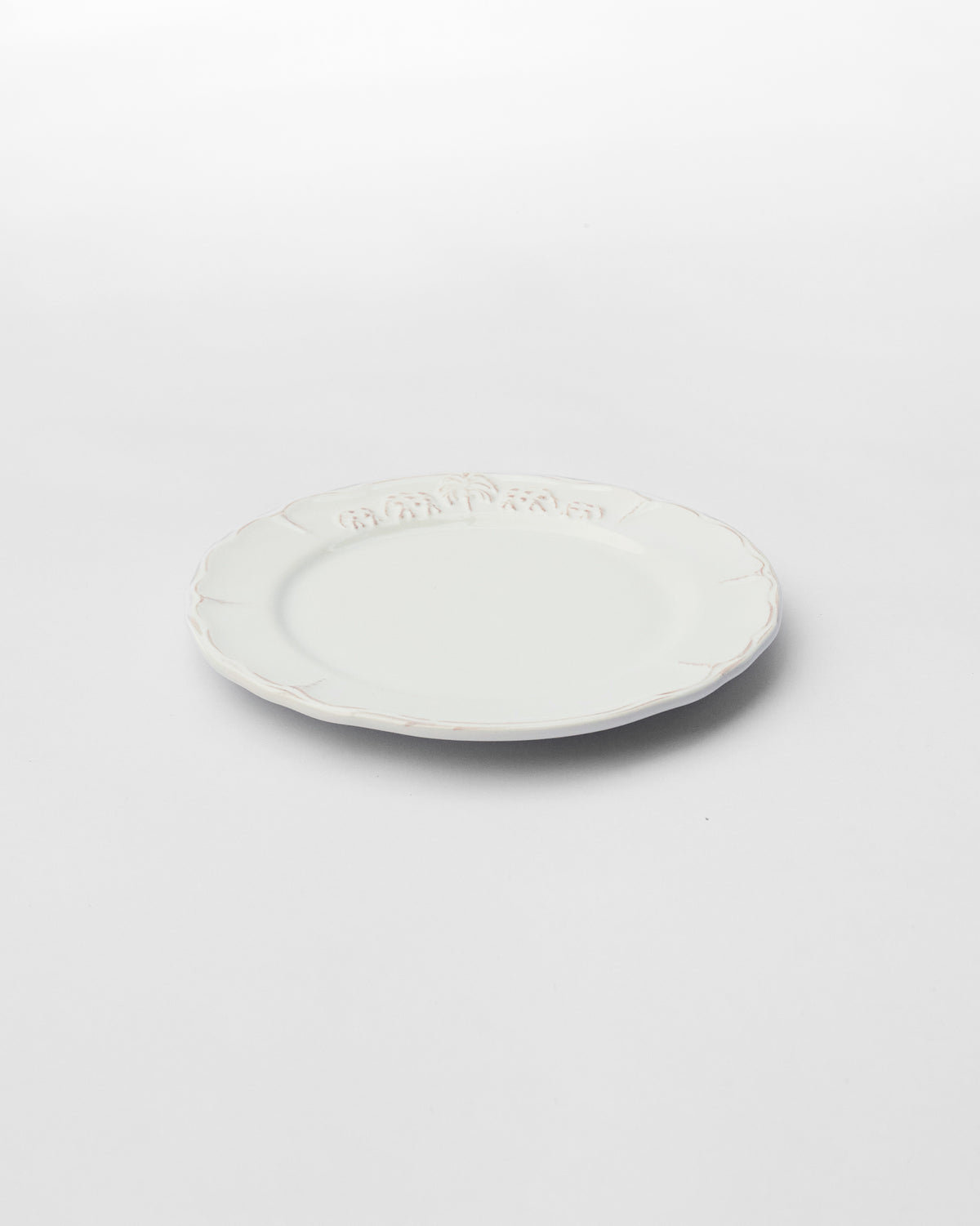 Ele Palm quarter plate with a scalloped rim and embossed palms.