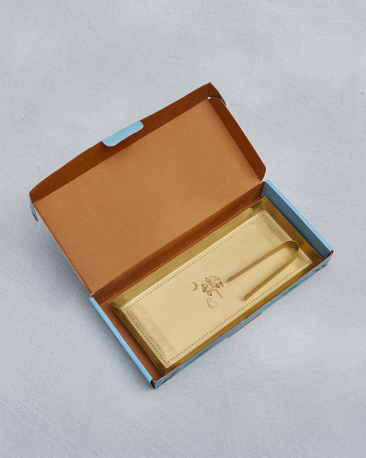 Sahara cookie tray and tongs nestled in an open Nicobar gift box.