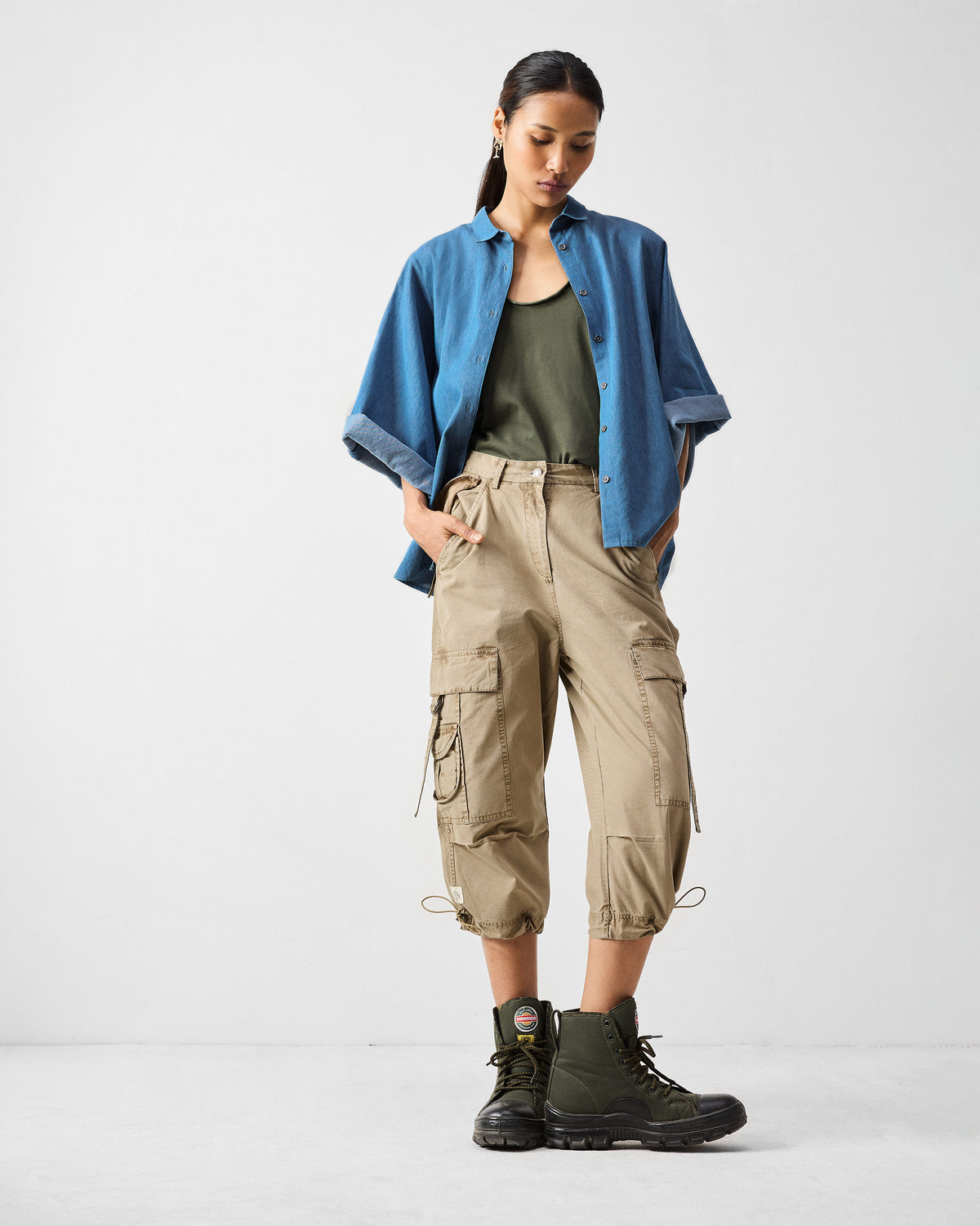 Person wearing khaki Vellore Capris cropped above the ankle.