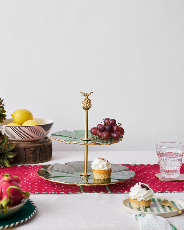 The stand on a set table