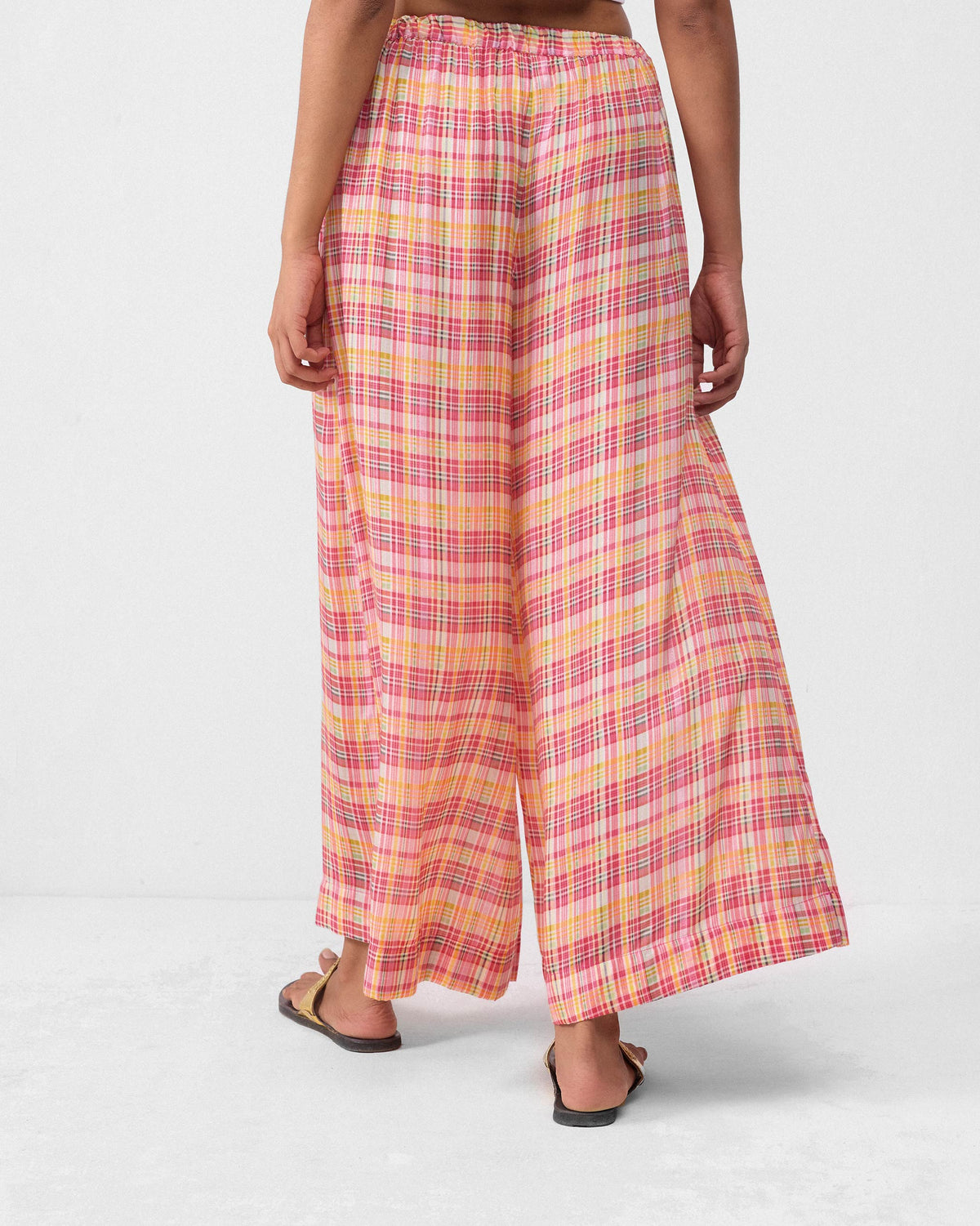 Back of multicolor check Classic Pyjama pants with a gathered waist and wide legs.
