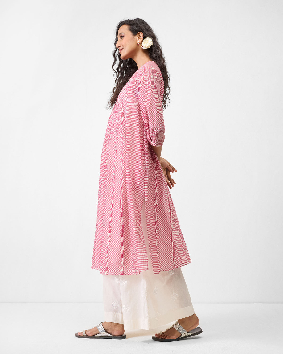 Side view of a pink Pattaya kurta with side slits and puff sleeves.