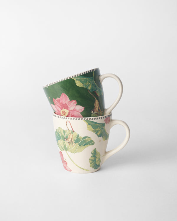 The mugs stacked