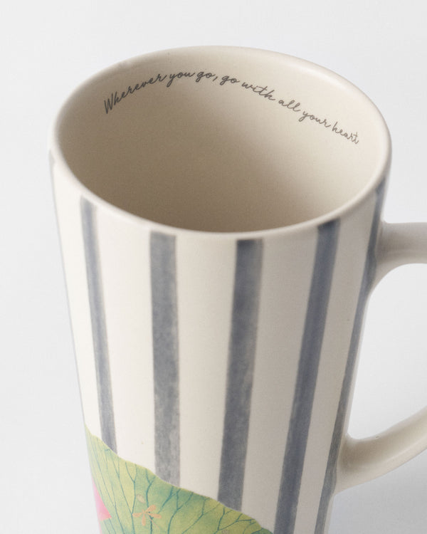 Close view of the quote written inside the rim