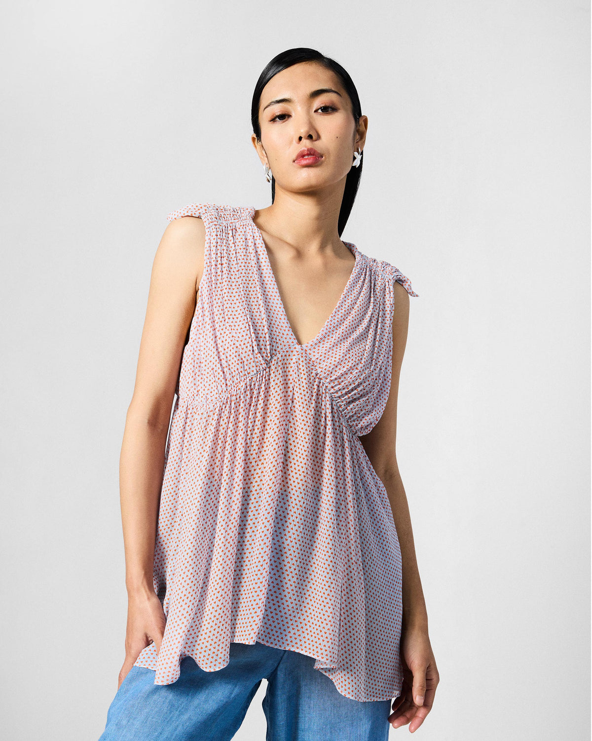 Person wearing a blue printed Sira top with a V-neck.