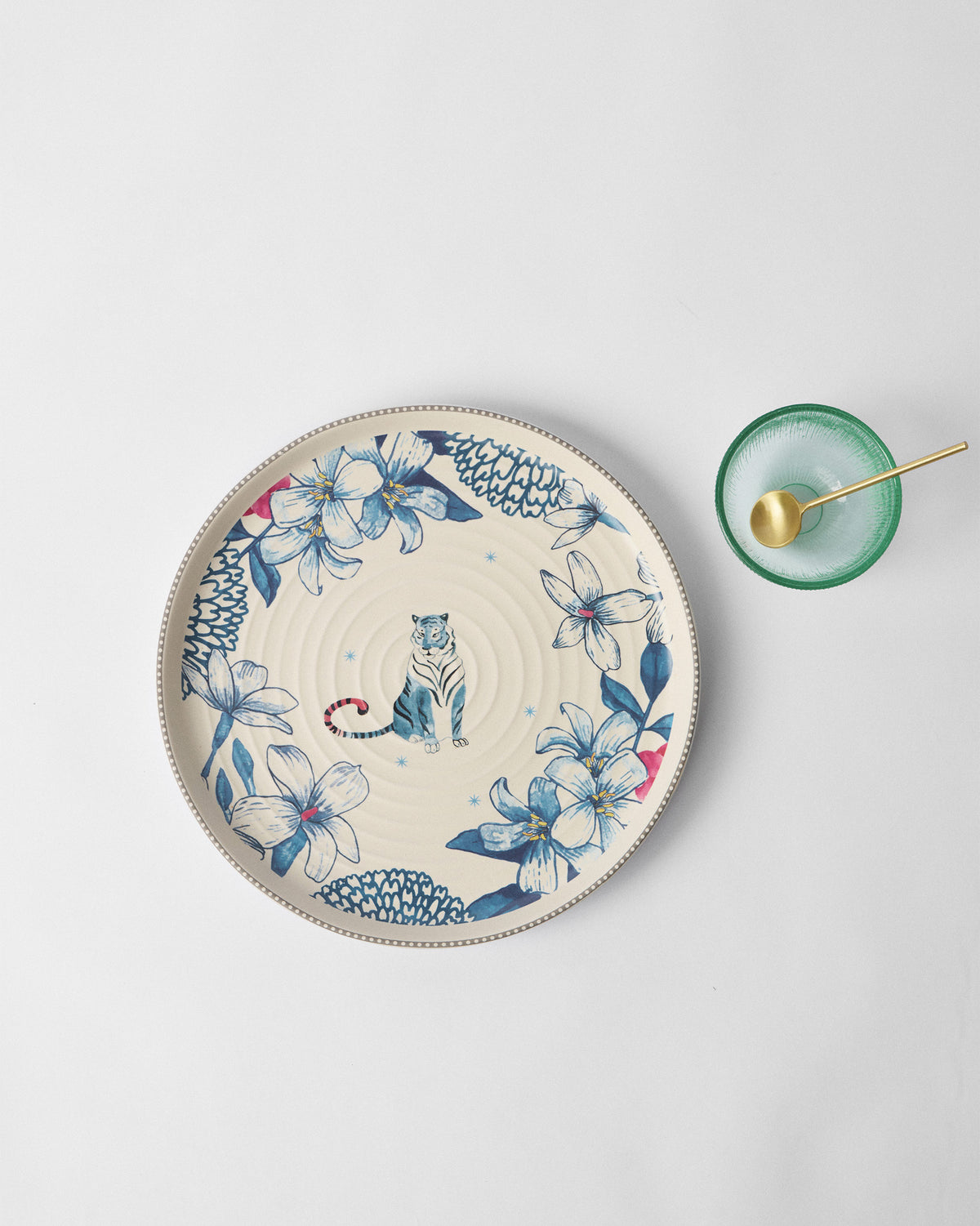 River Tiger chip platter with blue tiger centre and floral border.