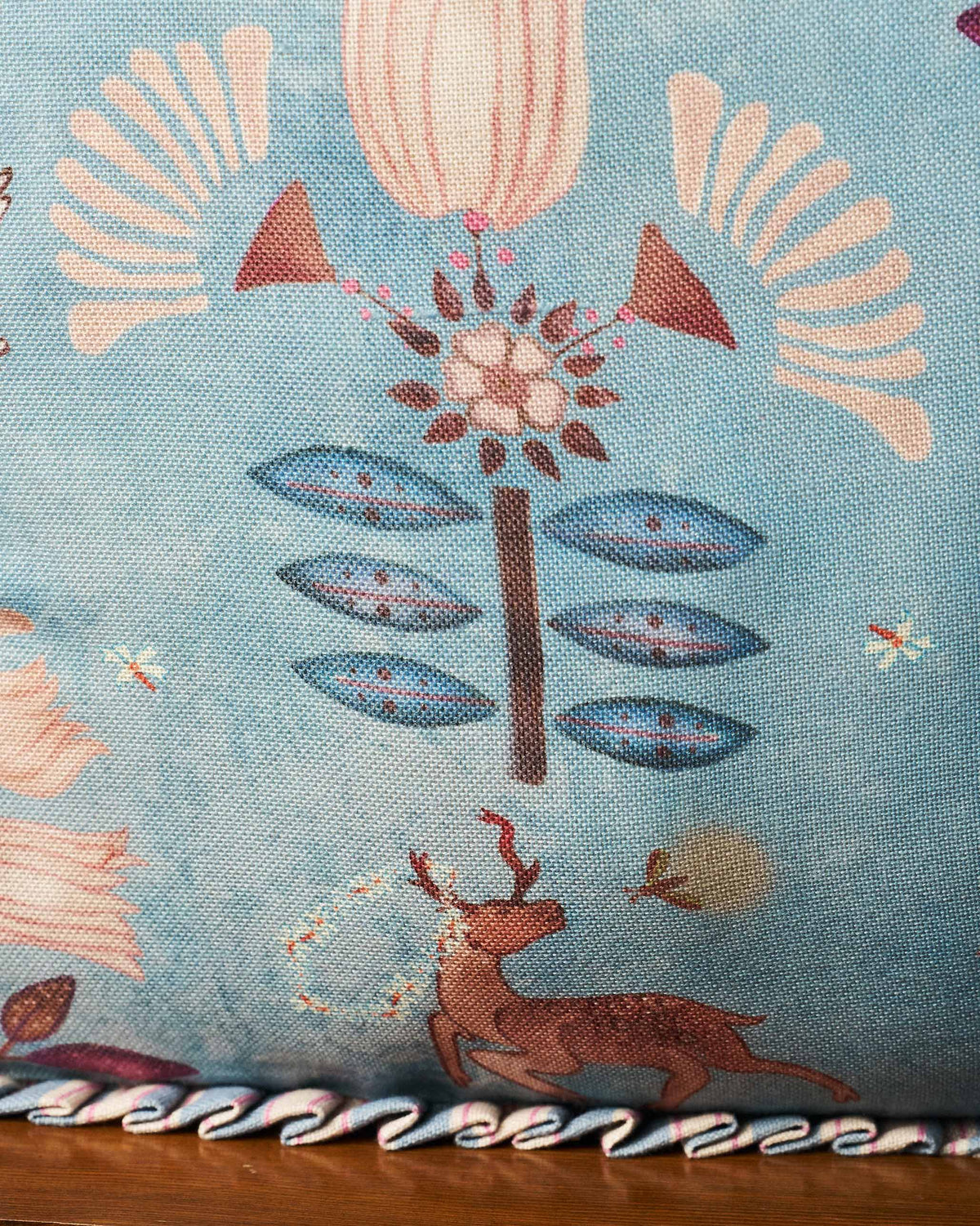 The tree motif.